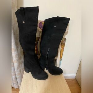 Barely worn Knee high black boots
